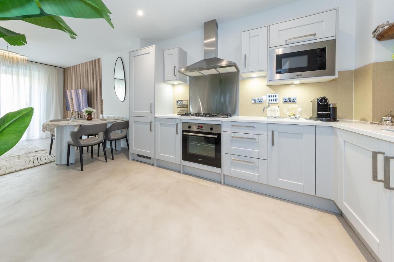 Cozen Vila Edgware Exterior foto