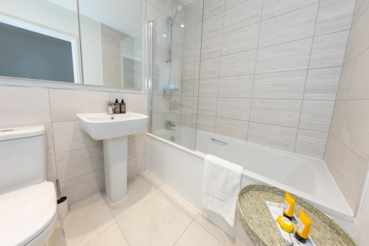 Cozen Vila Edgware Exterior foto