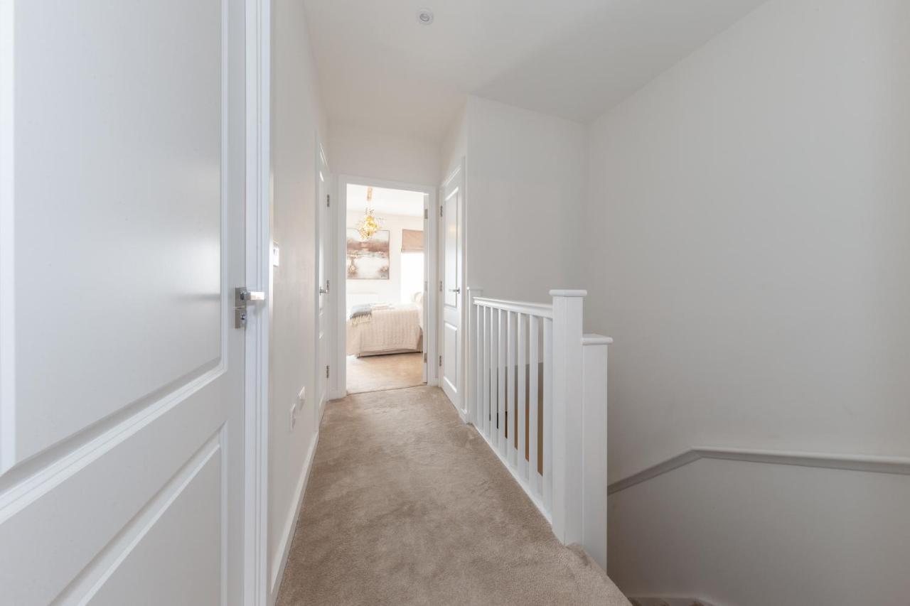 Cozen Vila Edgware Exterior foto