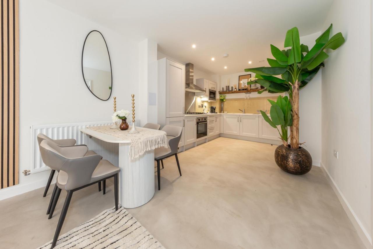 Cozen Vila Edgware Exterior foto