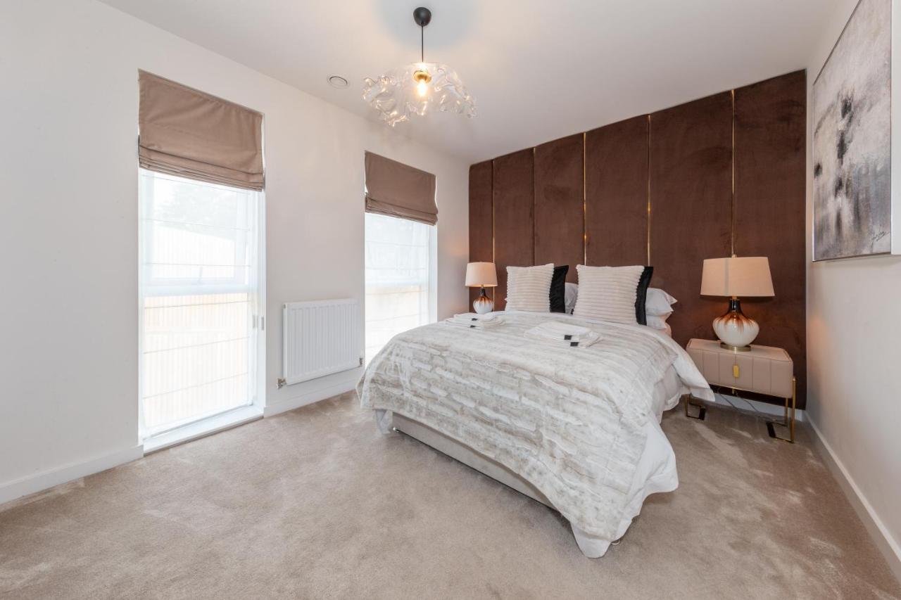 Cozen Vila Edgware Exterior foto