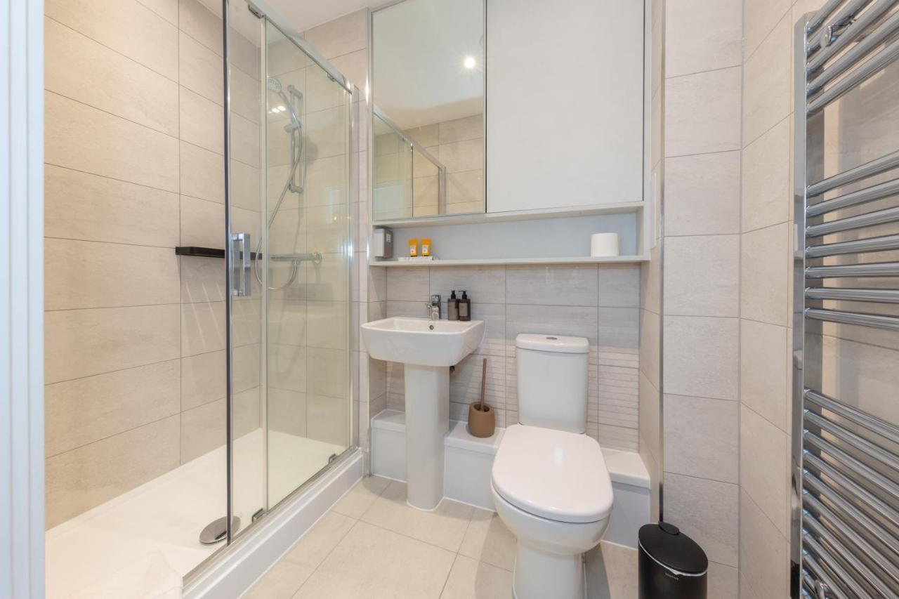 Cozen Vila Edgware Exterior foto