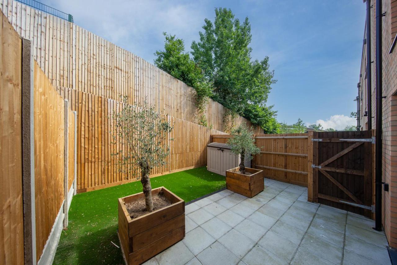 Cozen Vila Edgware Exterior foto